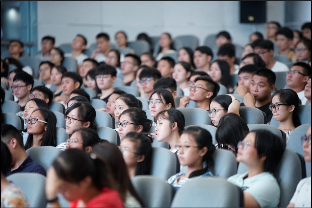 44118太阳成城集团召开2017级新生大会